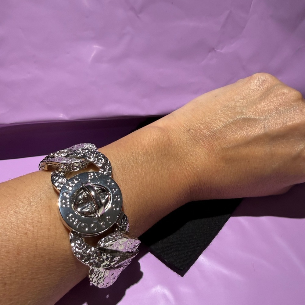 Marc Jacobs Chunky Turnlock Bracelet -Silver. Brand New without the tag.